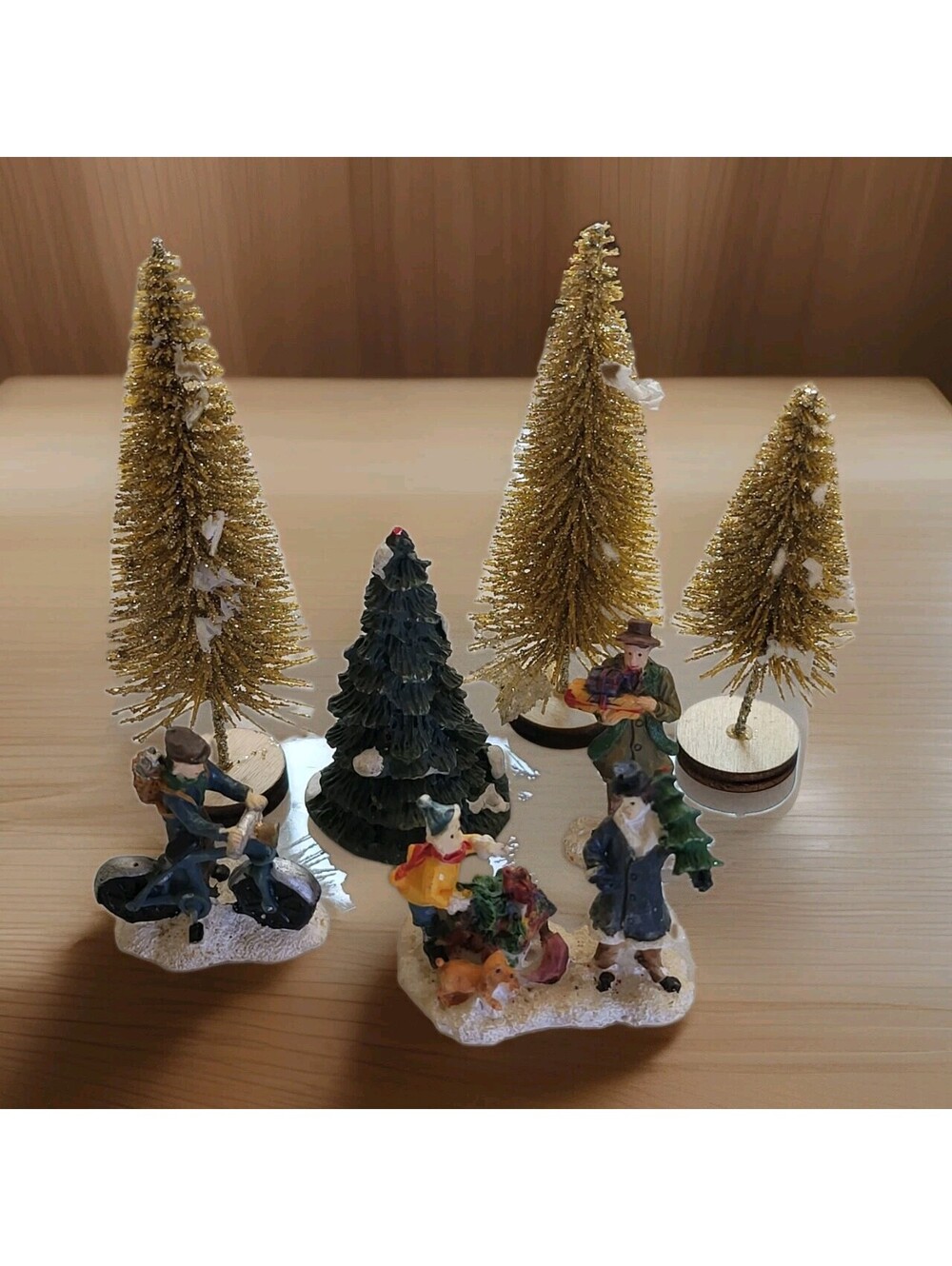 1990s Tiny Villagers Miniatur Set 7 Christmas Ornaments 3D Resin & Wood 1.5" A47